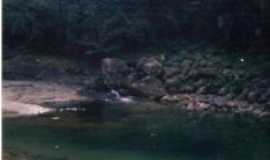 Magé - Cachoeira de Santo Aleixo em Magé, Por Flávia 