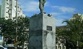 Niteri - Monumento  Araribia,ndio fundador de Niteri-RJ-Foto:Luiz Augusto Barroso