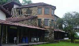 Penedo - Casa de Pedra foto por Urias E. Takatohi (Panoramio)