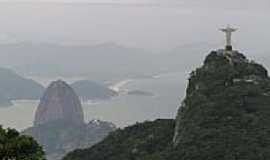 Rio de Janeiro - Cristo Redentor e Po de Aucar na Praia da Tijuca em Rio de Janeiro-RJ-Foto:Eri Martins