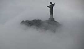 Rio de Janeiro - Cristo Redentor entre as nuvens em Rio de Janeiro-RJ-Foto:Eri Martins