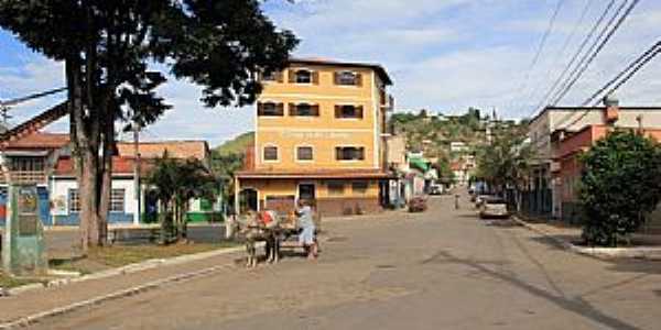 Santa Isabel do Rio Preto-RJ-Rua da cidade-Foto:Halley Pacheco de Oliveira