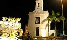 So Pedro da Aldeia - Vista noturna da Igreja de So Pedro em So Pedro da Aldeia-RJ-Foto:Erick Aniszewski