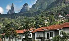 Terespolis - Terespolis-RJ-Vista parcial da cidade e ao fundo o Dedo de Deus de Guapimirim-Foto:Bert Kohlgraf