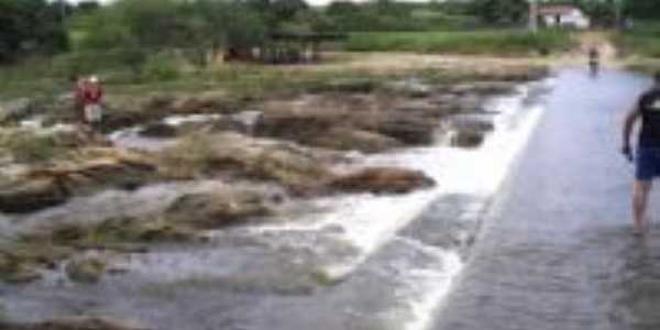 cachoeira  Por Elaine de arajo Gomes