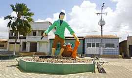 Rio do Fogo - Rio do Fogo-RN-Monumento ao Pescador na Praa central-Foto:Wilson Alcaras