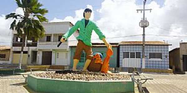 Rio do Fogo-RN-Monumento ao Pescador na Praa central-Foto:Wilson Alcaras