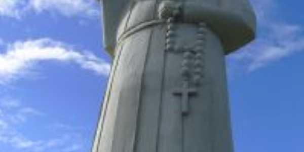 estátua de Frei Damião, Por GISELIA HENRIQUE BEZERRA