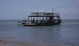 Tibau do Sul - Barco em Tibau do Sul-Foto:azulmar