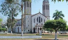 Guajar Mirim - Guajar Mirim-RO-Praa e Catedral de N.Sra.do Seringueiro-Foto:Julio de Ramos