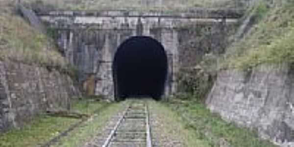 Tnel de linha ferroviria-Foto:Claiton Neisse 