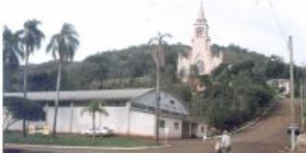 Centro Comunitrio e a majestosa Igreja de Carlos Gomes, Por Pedro Martim Kokuszka