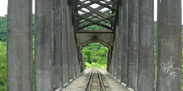 Clara-RS-Ponte Ferroviria sobre o Rio Toropi-Foto:alepolvorines