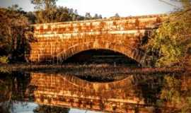 Garibaldi - Ponte de pedra, Por Caio Maffazzioli