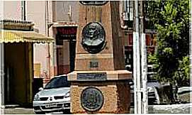 Garibaldi - Monumento  Revoluo Farroupilha em Garibaldi-RS-Foto:Roberta Soriano