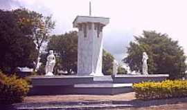 Garibaldi - Monumento em Praa de Garibaldi-RS-Foto:juli_mpotter