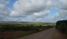 Herval - estrada e paisagem, tipica da regio.   Por renato azambuja caetano