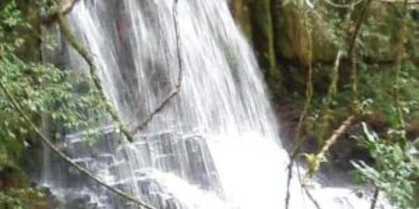 cascata em herveiras, Por gssica