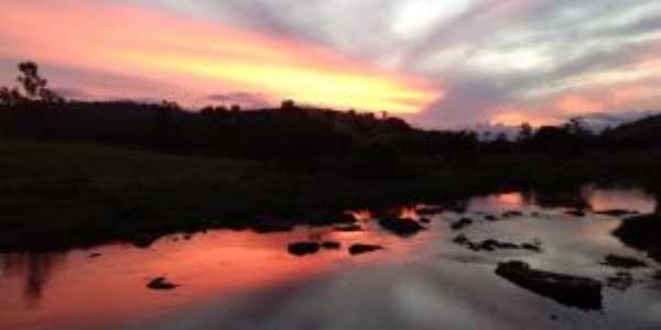 Por do Sol na rua do Penedo, Por Emily Stefany