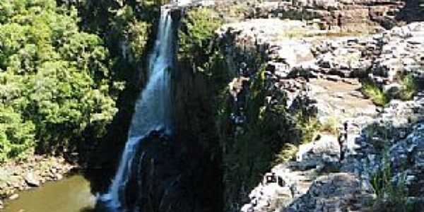 Cascata Princesa dos Campos 