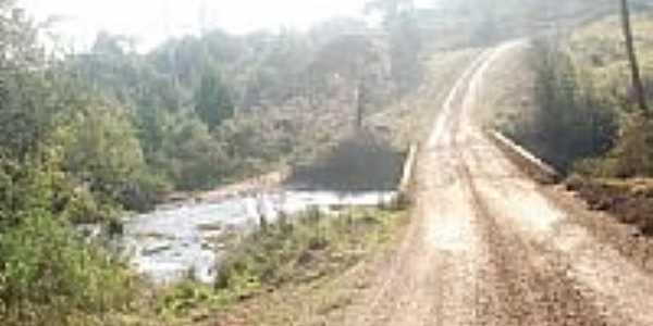 Ponte sobre o Rio Cavalhada em Ju-RS-Foto:mraimann