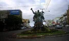 Lajeado - Monumento ao trabalhador, Lajeado RS - Por Ubirajara Buddin Cruz