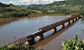 Marcelino Ramos - Ponte Ferroviria, mais de cem anos de histria, em Maecelino Ramos-RS-Foto:Zelia Waltrick