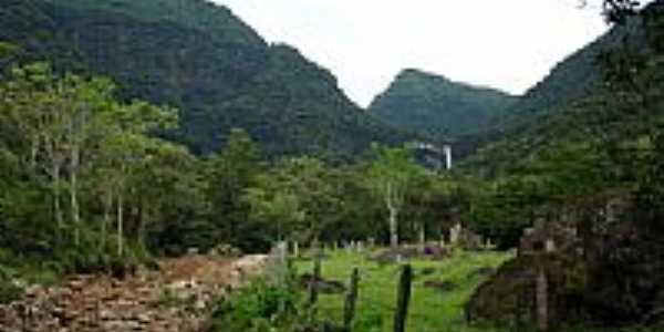 Cascata Pedra Branca ao fundo-pcrapaki