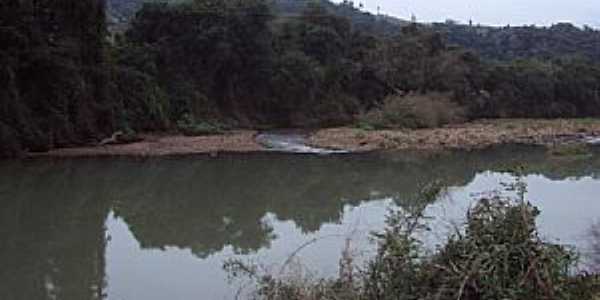 Rio Pardinho-RS-Rio Pardinho margeando a estrada-Foto:Marcos Hoffmann