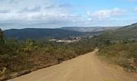 Maniau - Maniau-BA-Estrada de terra chegando na cidade-Foto:aventureirosdopedal.zip.net