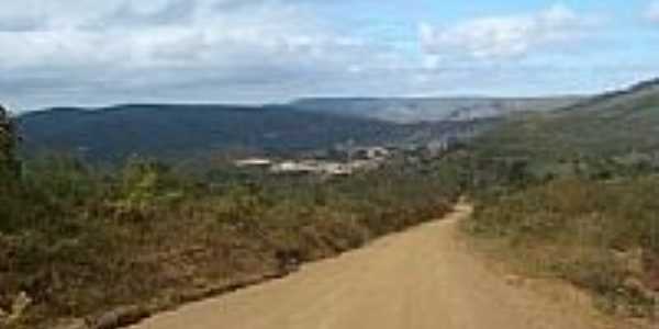 Maniau-BA-Estrada de terra chegando na cidade-Foto:aventureirosdopedal.zip.net