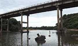 Santana da Boa Vista - Ponte sobre o Rio Camaqu em Santana da Boa Vista-RS-Foto:Ubirajara Buddin Cruz