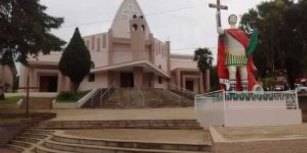 Santurio e monumento de Santo Expedito., Por Bruna Belusso