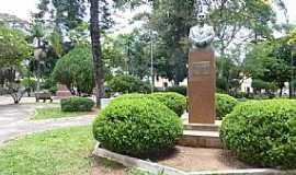 So Sep - So Sep-RS-Monumento ao Dr.Lauro Bulco na Praa das Mercs-Foto:Ubirajara Buddin Cruz