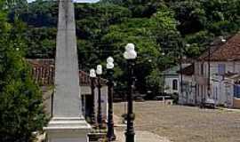 Silveira Martins - Silveira Martins-RS-Monumento na praa central-Foto:Croquezz