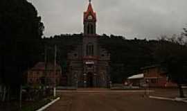 Trs Arroios - Igreja de Santa Isabel da Hungria em Trs Arroios-RS-Foto:eltonstrada