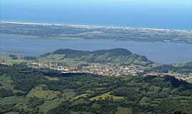 Trs Cachoeiras - Trs Cachoeiras-RS-A cidade e regio vista  partir do Morro do Capito-Foto:Lucas Hainzenreder Longhi