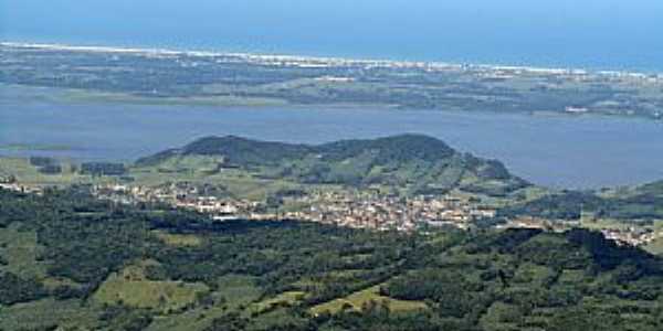 Trs Cachoeiras-RS-A cidade e regio vista  partir do Morro do Capito-Foto:Lucas Hainzenreder Longhi