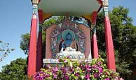 Trs Coroas - Trs Coroas-RS-Buddha Akshobya no Templo Budista-Foto:Romo