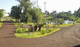 Trs Passos - Parque do Lago, por Thybaierle