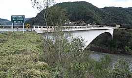 Vacaria - Vacaria-RS-Vista da Ponte sobre o Rio Pelotas-Foto:fotosmunivacaria