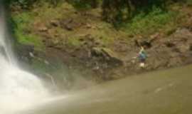 Vila Maria - Tirolesa na Cascata do Maring, Por Suelem Gaboardi