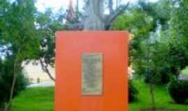 Anchieta - Monumento em Homenagem do Pe. Jos de Anchieta, localizada na Praa Municipal, Por Anderson Cavasin