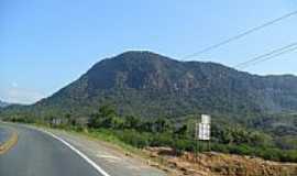 Apina - Montanhas ao lado da Rodovia BR-470 em Apina-SC-Foto:Elias Coelho