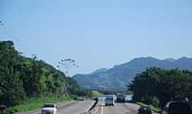 Biguau - Rodovia BR 101 em Biguau-Foto:Eber Beck