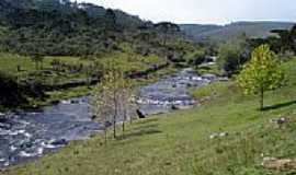 Bom Jardim da Serra - Rio prximo ao Restaurante Cascata em Bom Jardim da Serra-Foto:Carlos C. Nasato