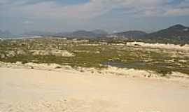 Florianpolis - Florianpolis-SC-Dunas da Praia da Joaquina e ao fundo Reserva Ecolgica-Foto:Paulo Yuji Takarada