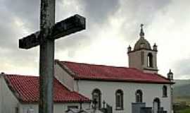 Gravatal - Cruzeiro e lateral da Igreja de So Sebastio em Gravatal-SC-Foto:Germano Schr
