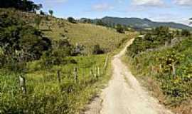 Gravatal - Estrada rural no interior de Gravatal-SC-Foto:Germano Schr