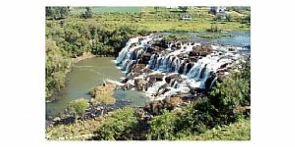 Cachoeira do Rio dos Patos em Lebon Rgis - SC